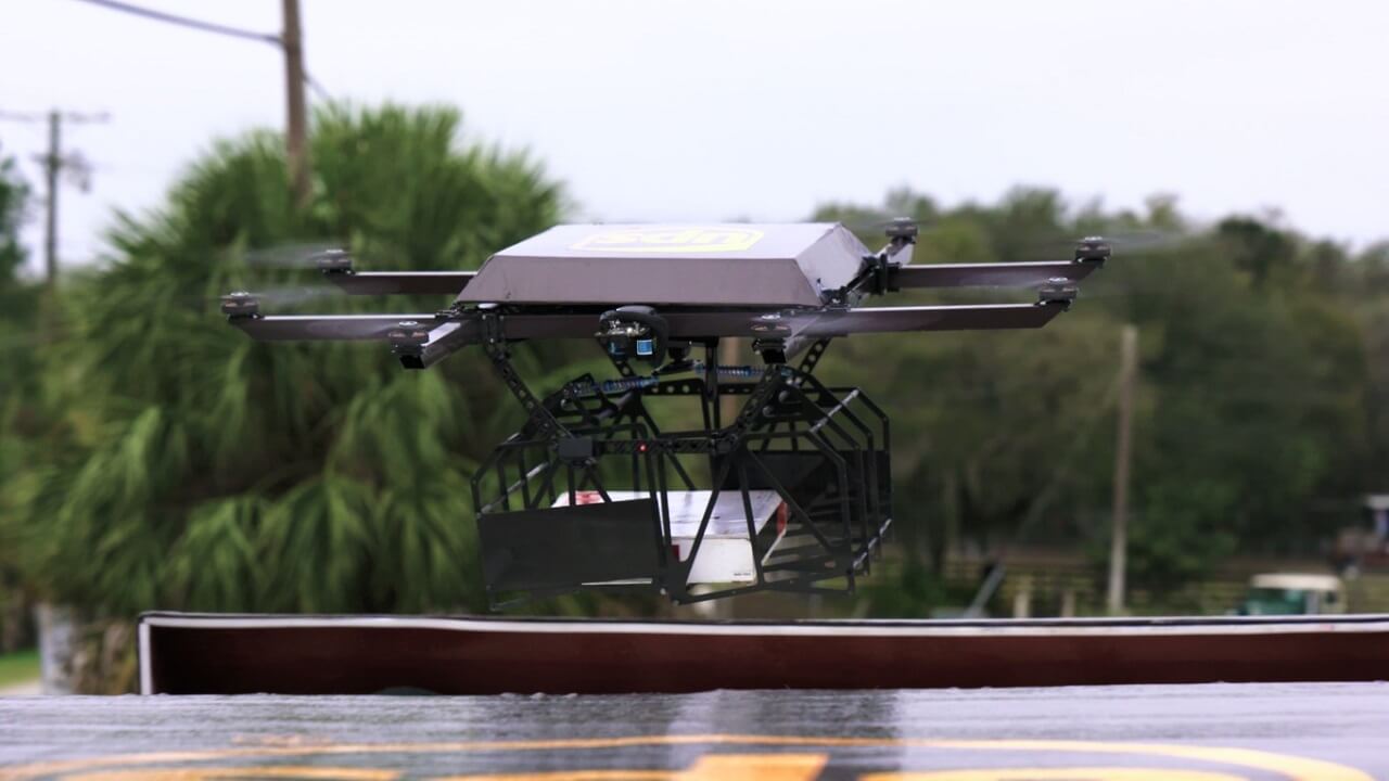 Curier drona UPS