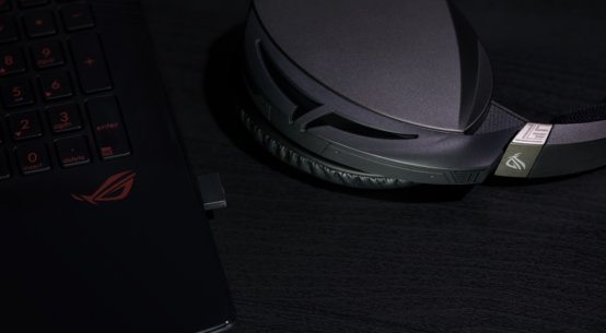 ASUS ROG lanseaza castile de gaming ROG Strix Fusion 700 si ROG Strix Fusion Wireless